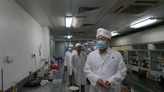 廣藥集團(tuán)第十一領(lǐng)導(dǎo)督查組董志剛總法律顧問到白云山潘高壽開展安全生產(chǎn)督查.jpg